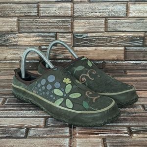 Bogs Slip Ons - Women's 8